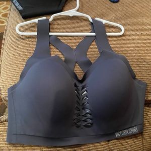 Victoria sports bra